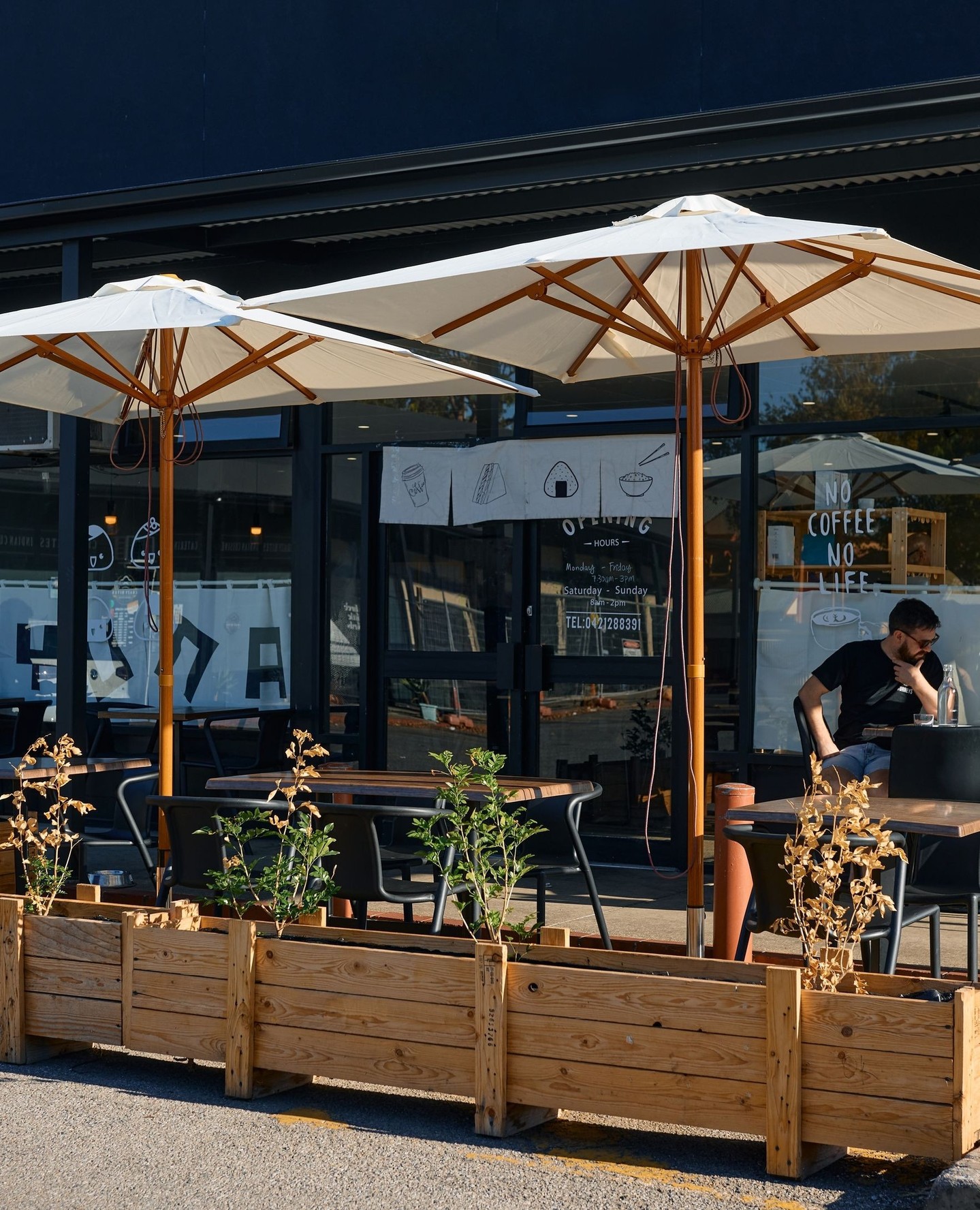 Yuna Cafe & Restaurant
