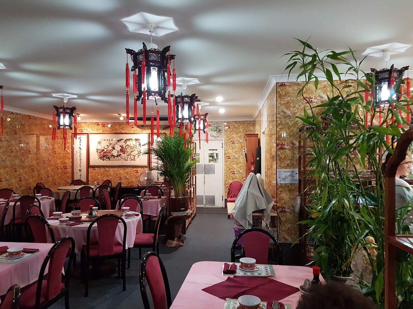 Chinese Holiday Restaurant