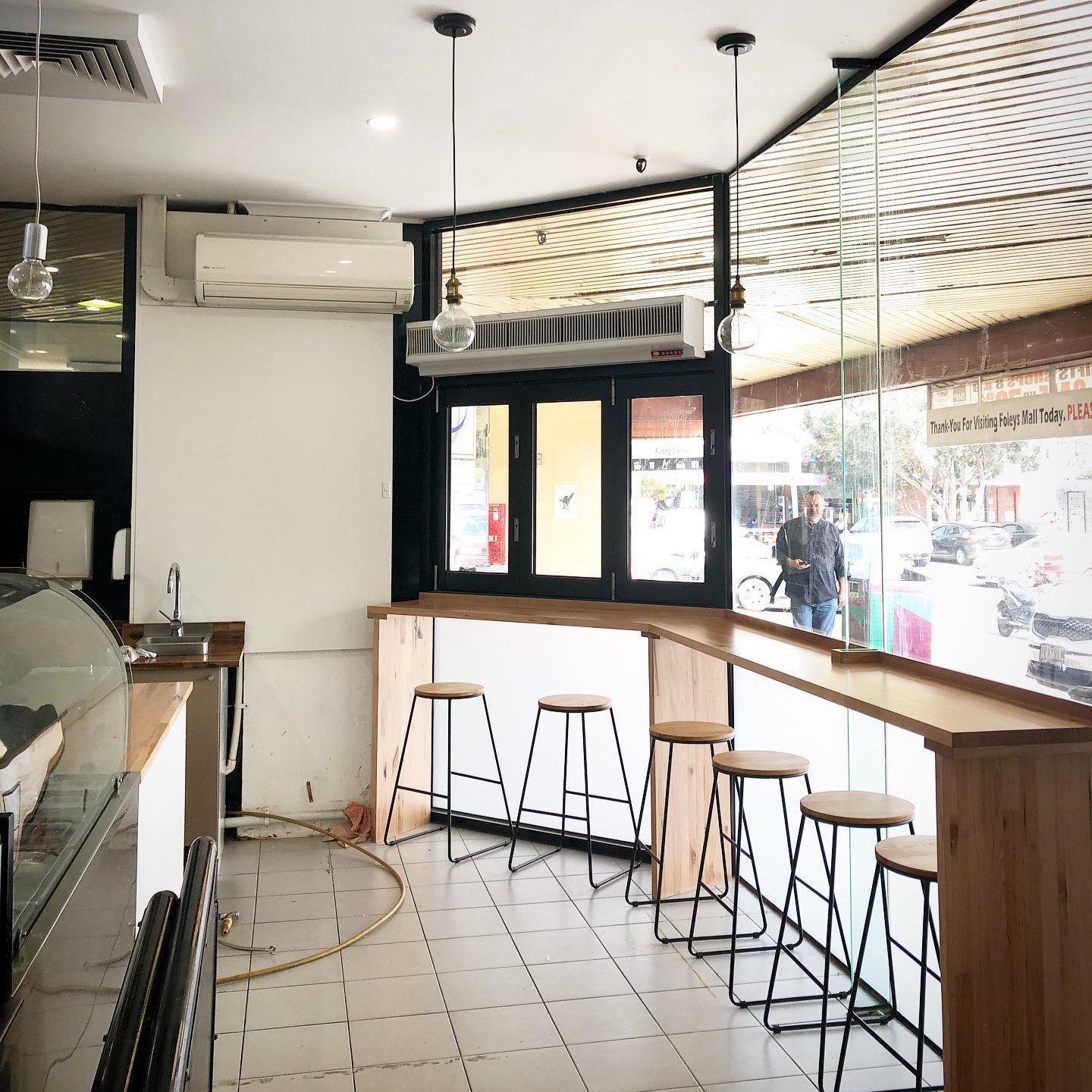 Boxy cafe