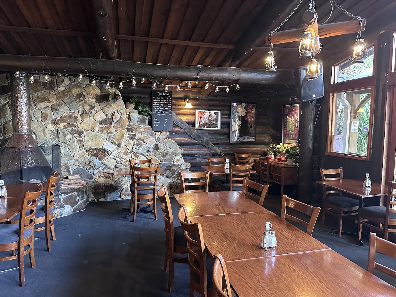 Kelly's Bar & Kitchen