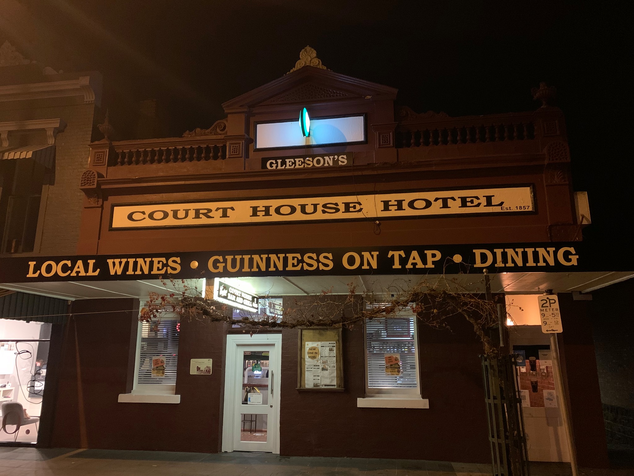 Courthouse Bar & Grill