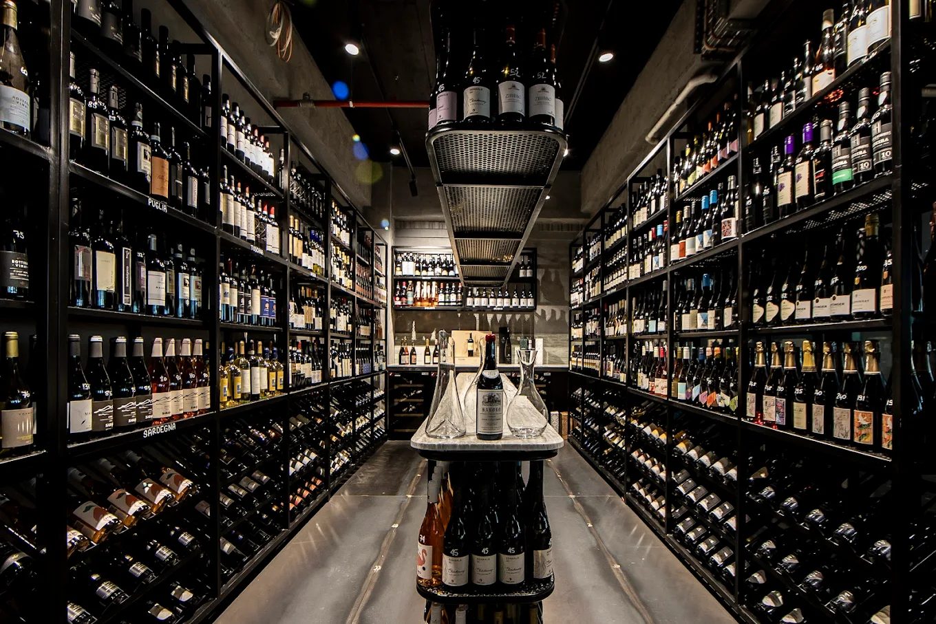 L'Enoteca Wine Bar by Clarissa Lorenzato