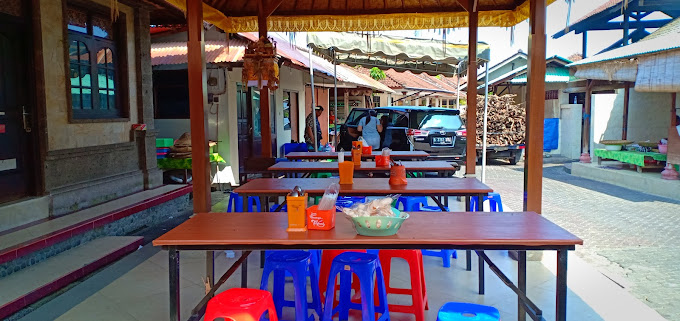Warung Babi Guling Sari Dewi Bp. Dobil
