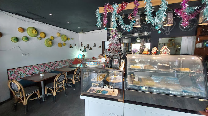 Loaf Candidasa Cafe
