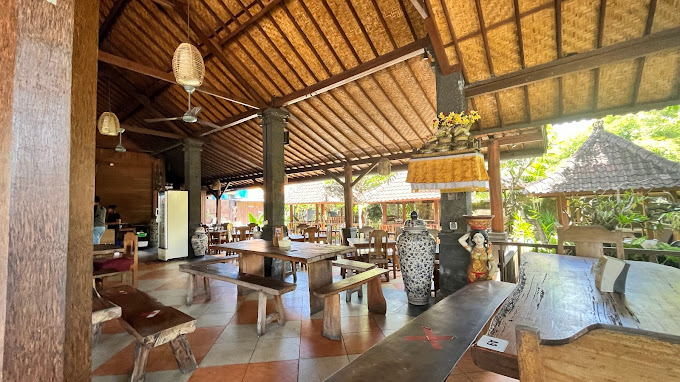 Nasi Ayam Kedewatan Ibu Mangku - Petitenget Seminyak