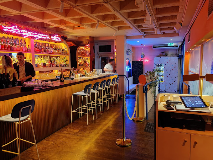 Pinchy's Lobster & Champagne Bar