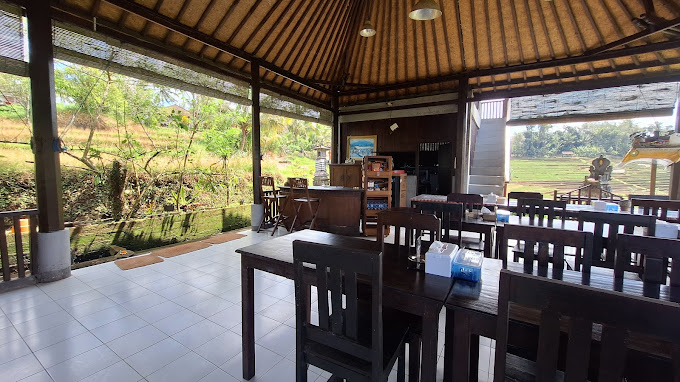 Warung Ravaya Arim And Villa Tengah Sawah