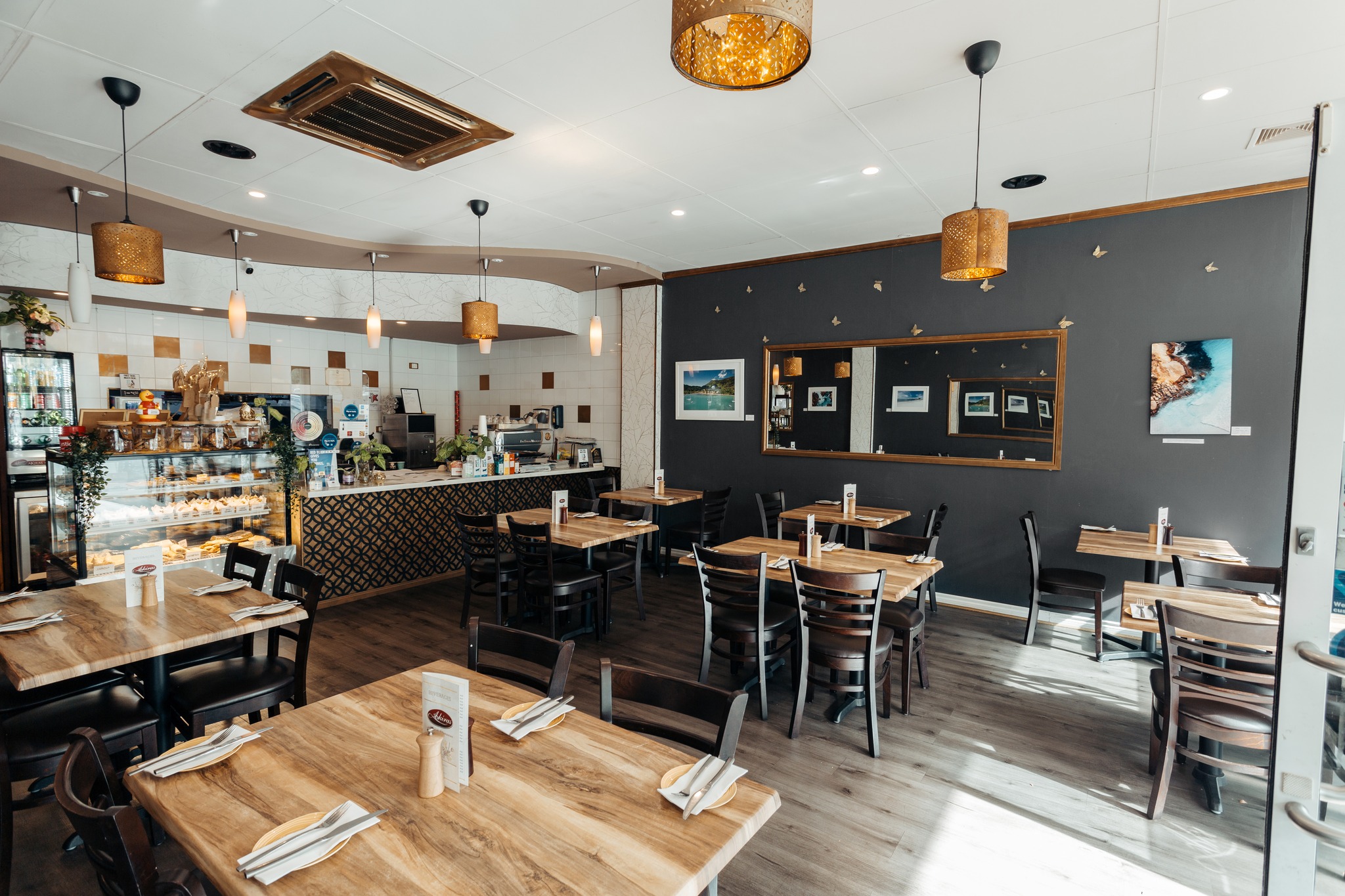Akiras Cafe & Restaurant