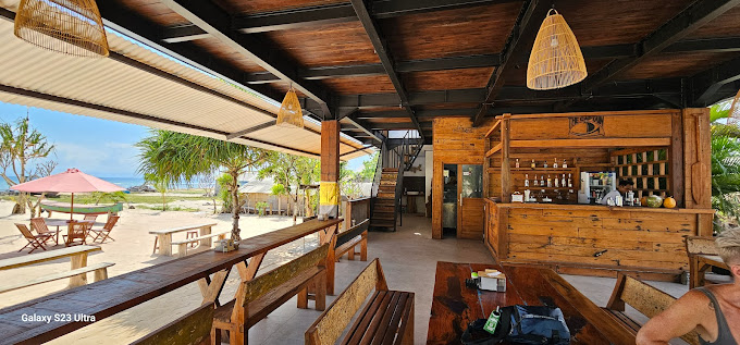 THE CAPTAIN BAR AND GRILL Nusa Lembongan