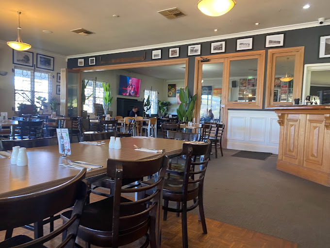 Mount Compass Hotel