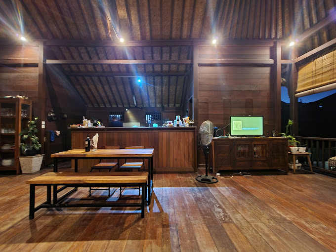 Warung Pizzeria & Steakhouse