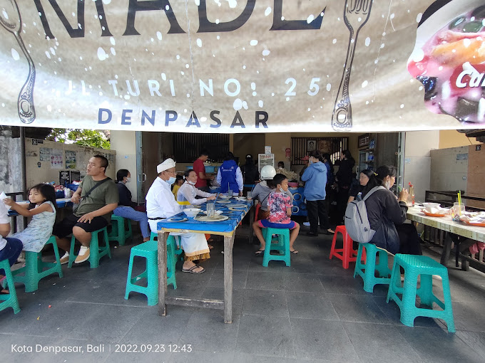 Mie Lontong Tahu Badrun (Street Food)