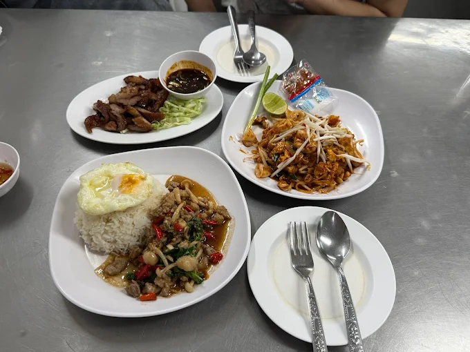Jaekoy เจ๊ก้อย ส้มตำอาหารอีสาน เพชรบุรี12 (สาขา1)