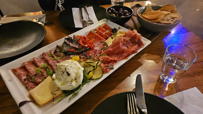 Luigi Delicatessen