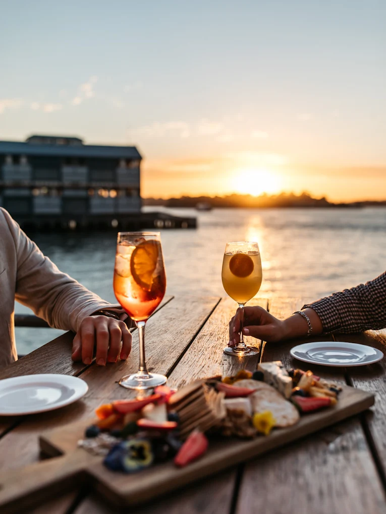 PIER BAR