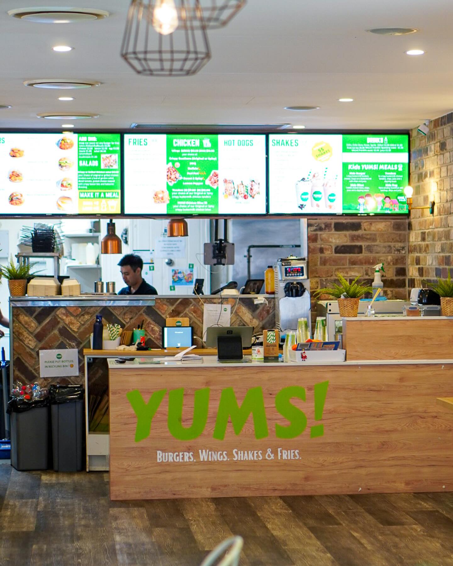 YUMS! CHICKEN - Woolloongabba