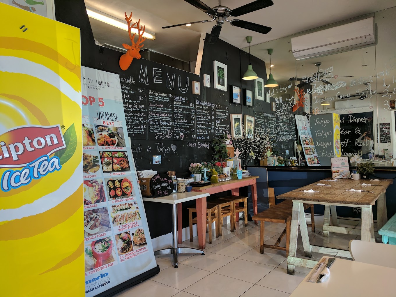 Cafe in Tokyo (Algester)