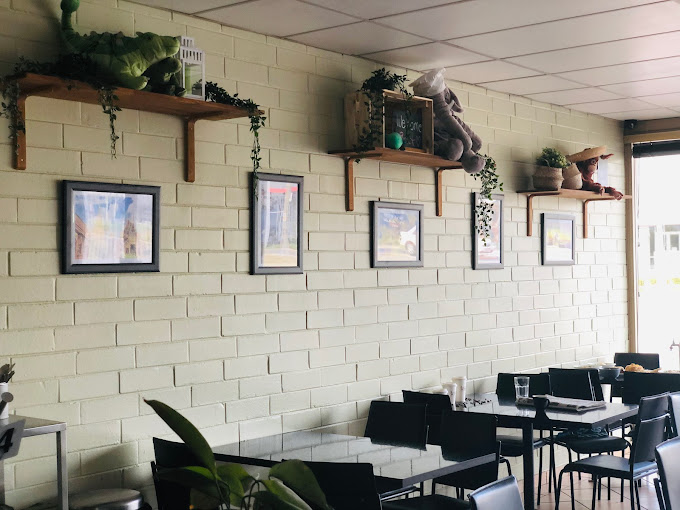 Tie Twist Cafe