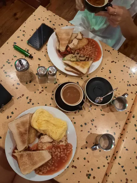 3 Steps Cafe.