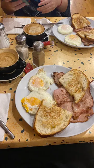 3 Steps Cafe.