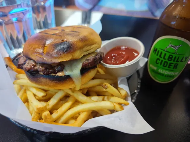 8Things Eatery