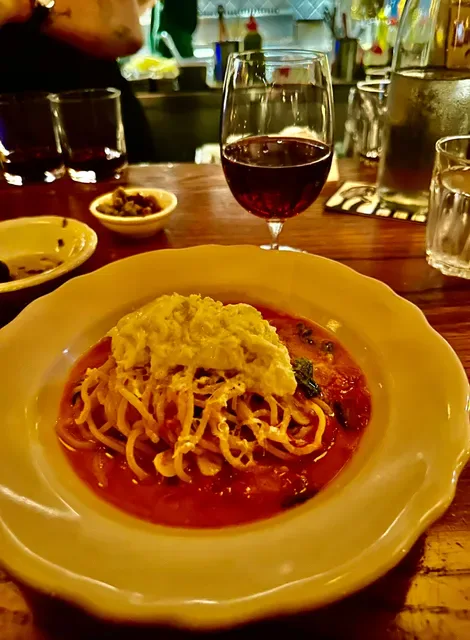 Alberto's Lounge