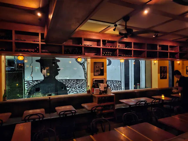 Alberto's Lounge