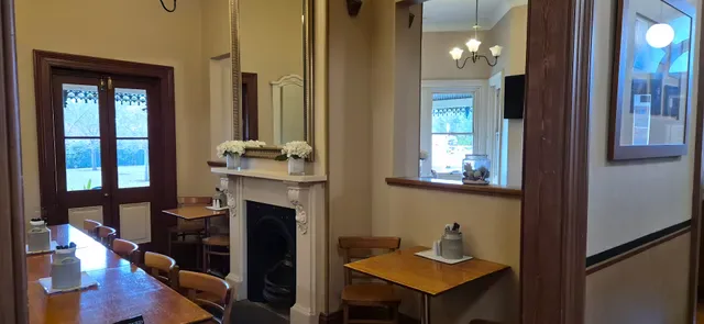 Alroy Tavern