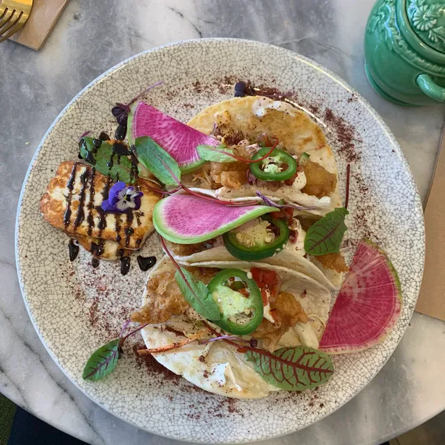AVOCADO LOUNGE