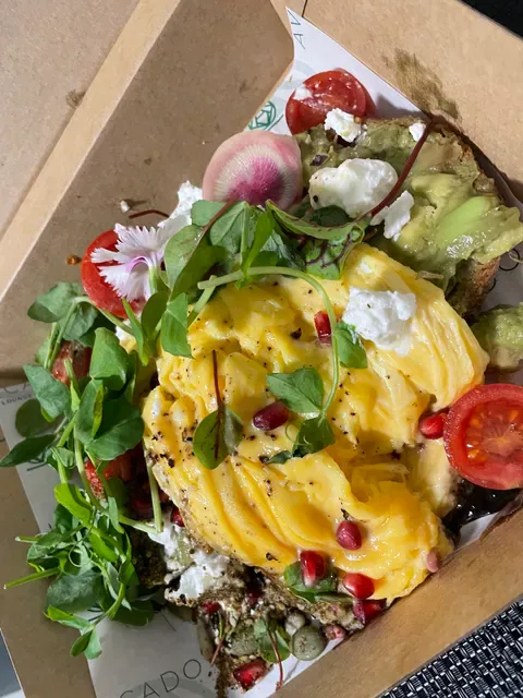 AVOCADO LOUNGE