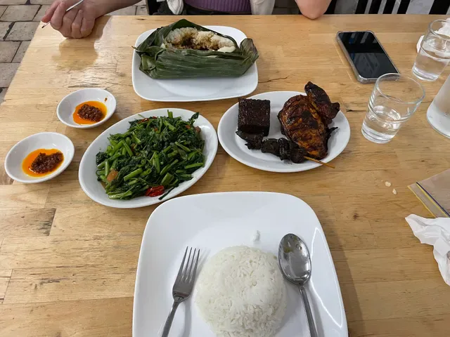 Ayam Bakar 7 Saudara