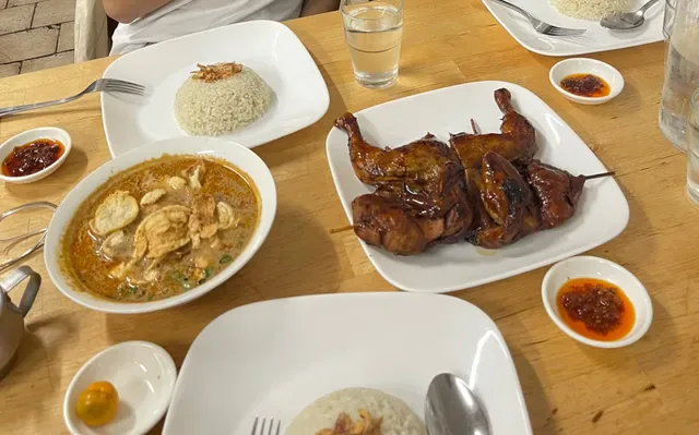 Ayam Bakar 7 Saudara