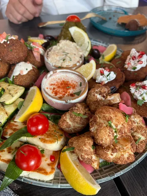 Vibe Lounge & Dining