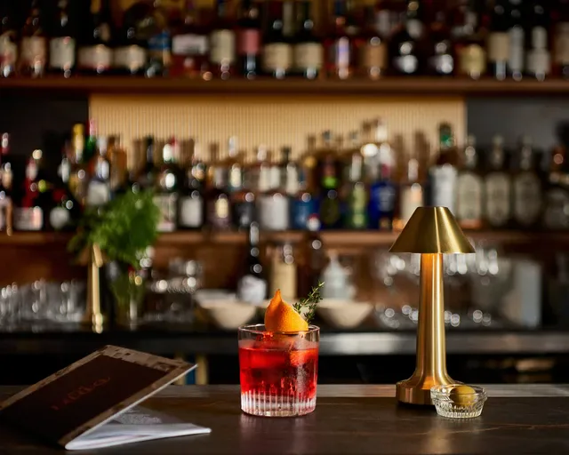 Bar 1880