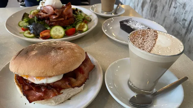 Bella Bacio Café