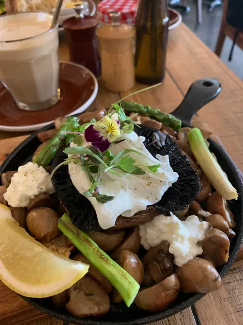 Big Tree House Cafe