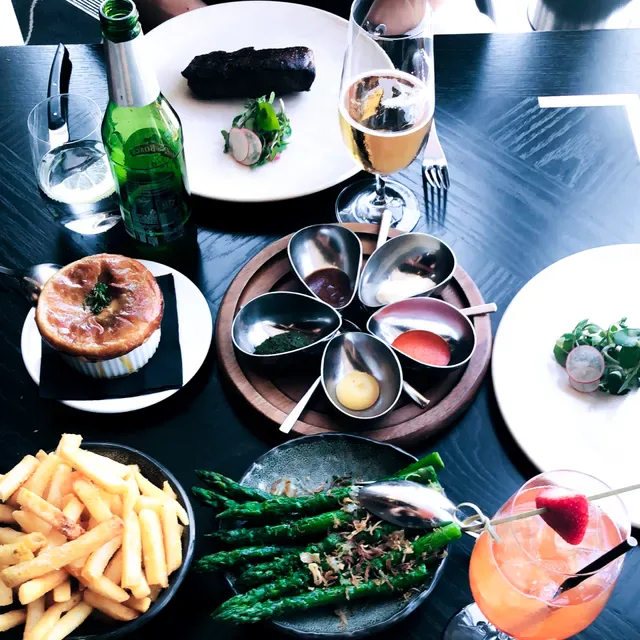 BLACK Bar & Grill