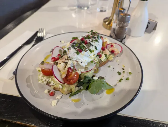Bomonti Cafe & Restaurant