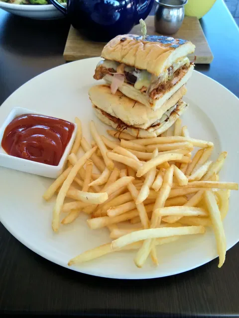 Bonds Corner Cafe