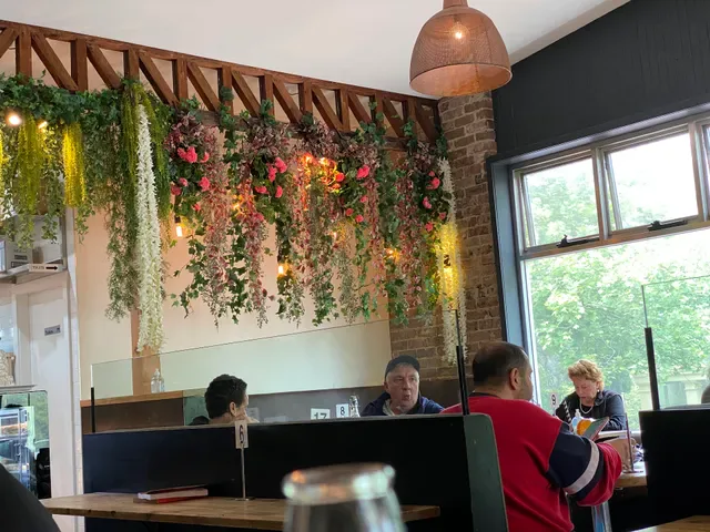 Café Leura - Modern Australian Cafe Restaurant