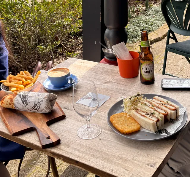 Café Leura - Modern Australian Cafe Restaurant