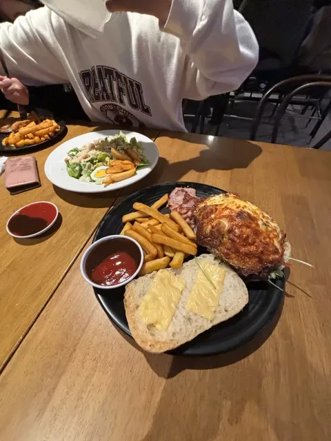 Cambridge Tavern