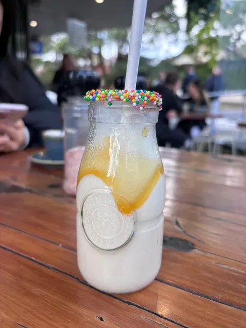 CAV & CO. Cafe