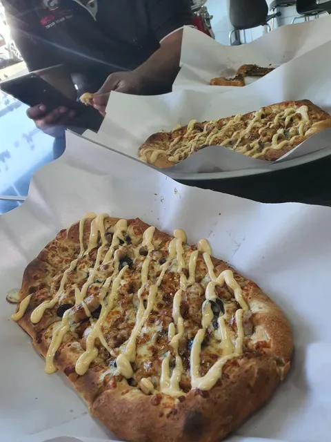 Cesars Pizza House