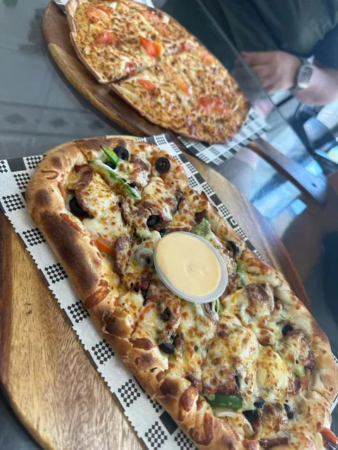 Cesars Pizza House