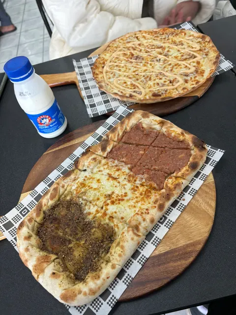 Cesars Pizza House