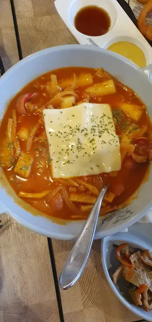 닭권브이 노스라이드(Chicken V North Ryde)