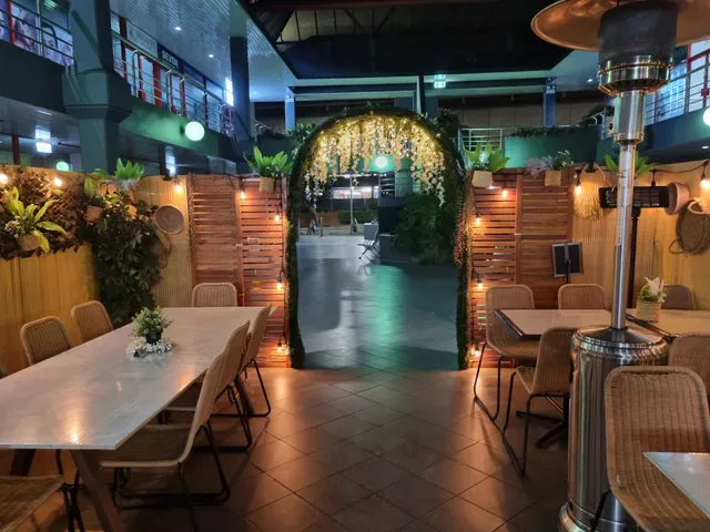 Clever Chachi - Best Indian Restaurant & Bar in Castle Hill