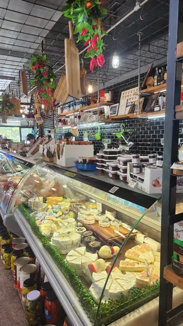 Con's Continental Deli