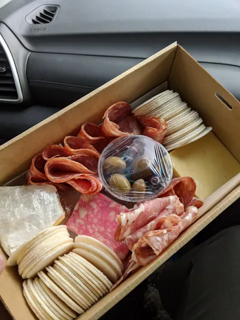 Con's Continental Deli